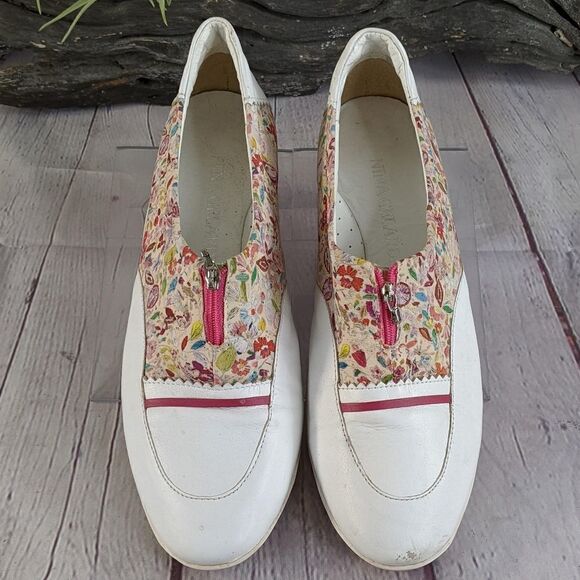 Nina Gelardi Floral Zip Up Spikeless Golf Shoes - Picture 2 of 11